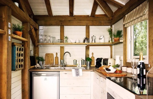 Billingshurst Cabin | Luxury Boltholes | Cabin in the woods with hot tub