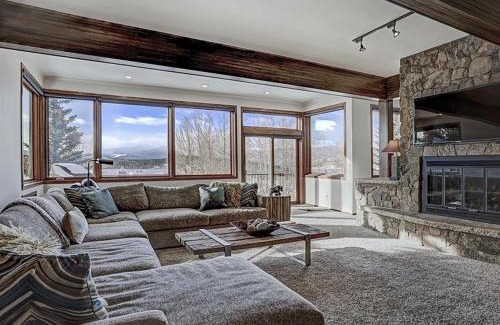Corinthian Hills House | Luxury By The Lake