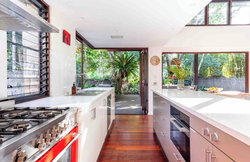 Broken Head House | Luxury Byron Bay Beachfront Home – Heated Pool, Pet Friendly, Family Ready