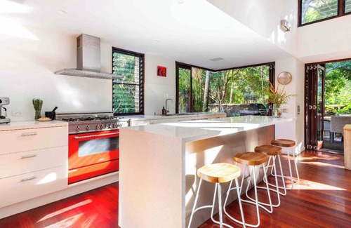 Broken Head House | Luxury Byron Bay Beachfront Home – Heated Pool, Pet Friendly, Family Ready