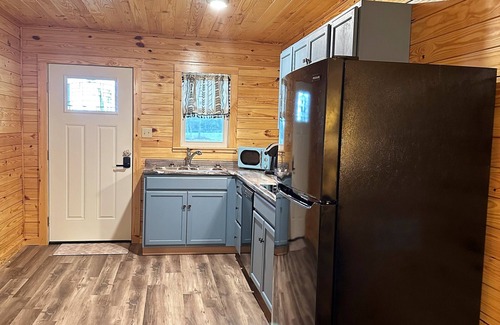 Wing Cabin | Luxury Cabin At Blackwater Getaway, Short Walk Downhill To The River!
