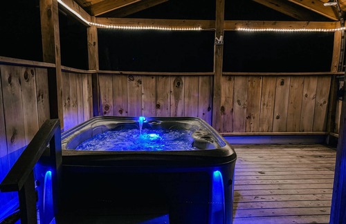 Bismarck Cabin | Luxury cabin getaway on a 40 acre retreat