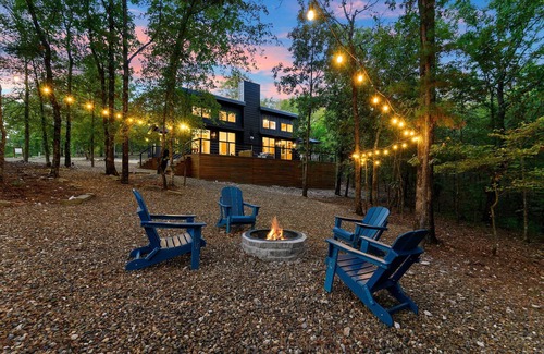 Hochatown Cabin | Luxury Cabin | Hot Tub Fire Pit Pet Friendly