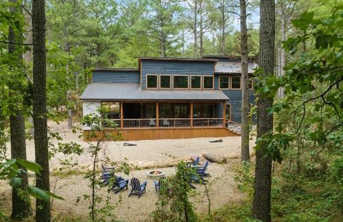 Pickens House | Luxury Cabin- Sleeps 12- Hot Tub - Dog Friendly