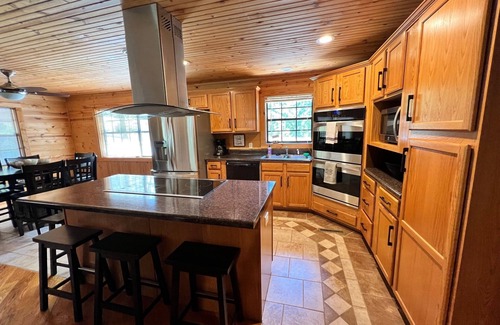 Cape Fair Cabin | Luxury Cabin @ Table Rock Lake - Private & Serene! Minutes from the Attractions!