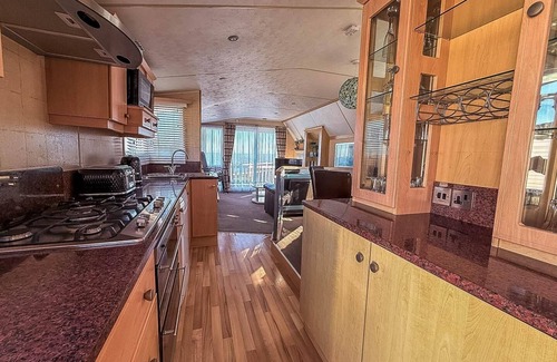 Hopton on Sea House | Luxury caravan for hire at Hopton Holiday Park with full sea views ref 80010H
