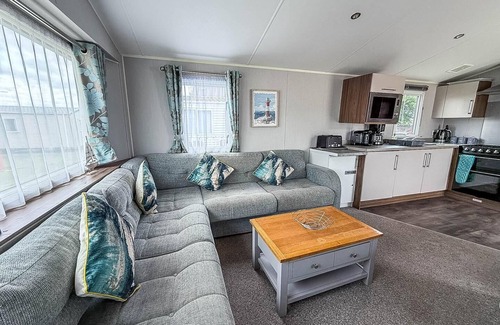Mablethorpe House | Luxury caravan with decking and WiFi at Haven Golden Sands ref 63069RC