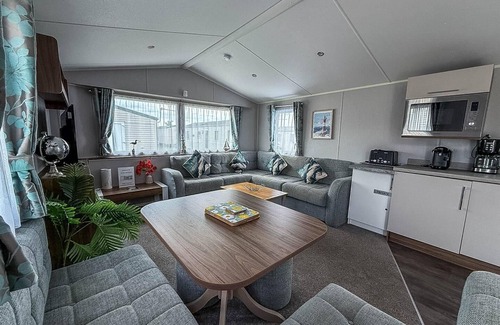 Mablethorpe House | Luxury caravan with decking and WiFi at Haven Golden Sands ref 63069RC