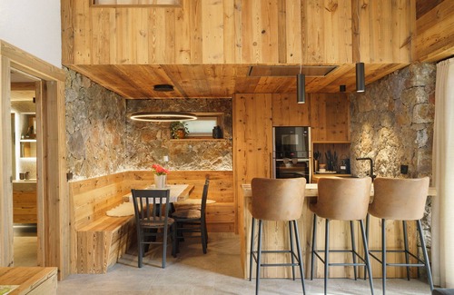 Ronchi Valsugana Apartment | Luxury Chalet Giulia with Mountain View and Panoramic Terrace