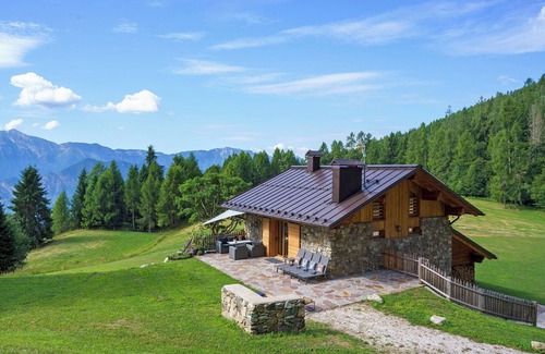 Ronchi Valsugana Apartment | Luxury Chalet Giulia with Mountain View and Panoramic Terrace