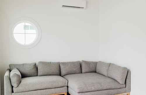Northeast Virginia Beach Cottage | Luxury Coastal 1-Bedroom Cottage on 52nd Street