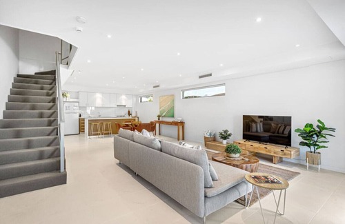 Cottesloe House | Luxury Coastal Townhouse: 130m to Cottesloe Beach!