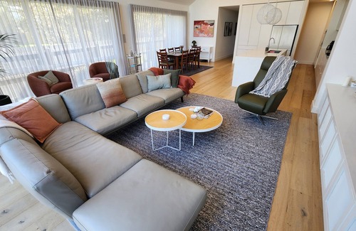 Mornington House | Luxury Coastal Townhouse Mornington