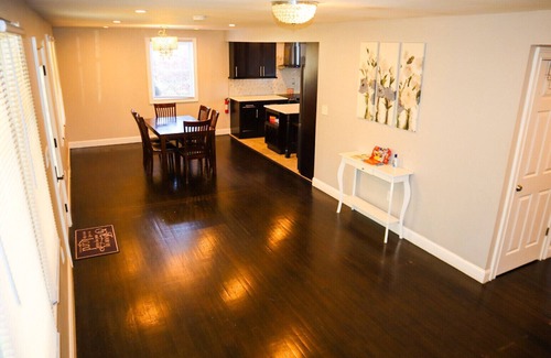 Meriden House | Luxury Colonial near Hiking Trail