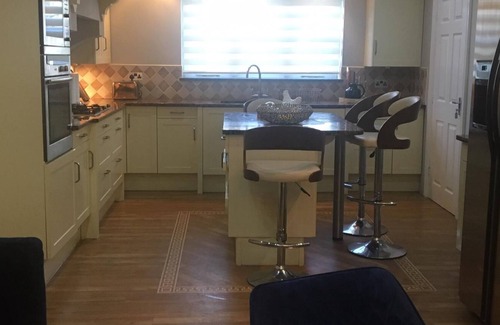Sugnall Villa | Luxury & comfort. Like a boutique hotel. Gated, gardens, sauna, jacuzzi.