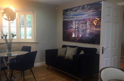 Sugnall Villa | Luxury & comfort. Like a boutique hotel. Gated, gardens, sauna, jacuzzi.