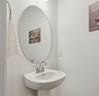 Spring Hill House | Luxury Comfortable 3br Home!