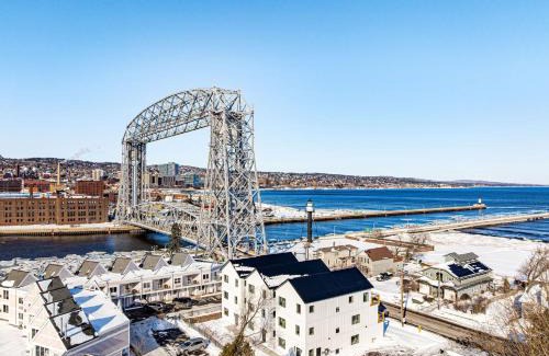 Park Point Apartment | Luxury Condo w Beach Access Dragestil 717-2