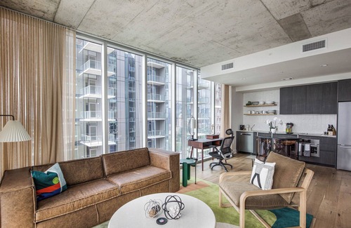 Downtown Austin Condo | Luxury Condo w/Lake View -Walk to Rainey & Lake, Pool, Gym, King Bed, Nespresso