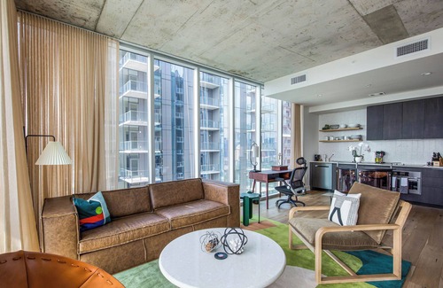 Downtown Austin Condo | Luxury Condo w/Lake View -Walk to Rainey & Lake, Pool, Gym, King Bed, Nespresso