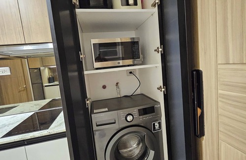 Bonifacio Global City Apartment | Luxury condo with gym,WiFi,NETFLIX at Park Mckinley West, Venice, SM Aura BGC