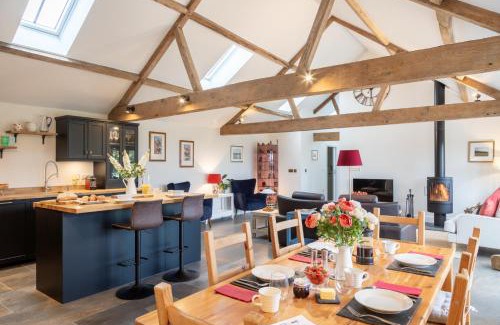Swindon House | Luxury converted Barn, rural seclusion at foot of The Ridgeway, dog friendly
