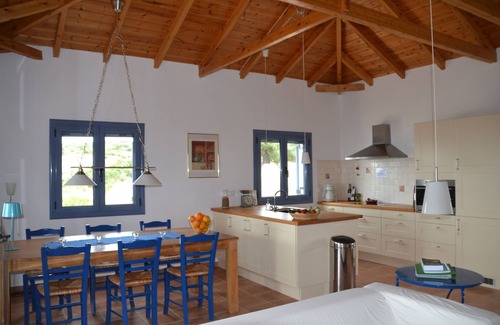 Foinikounta Villa | Luxury cosy villa, magic panorama view. Complete privacy.nInfinity pool 10x4m.