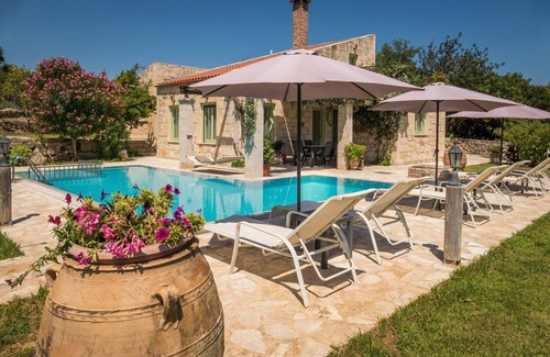 Filippos Villa | Luxury Crete Villa | Villa Petra Amanda | 4 Bedroom | Private Pool | Maza