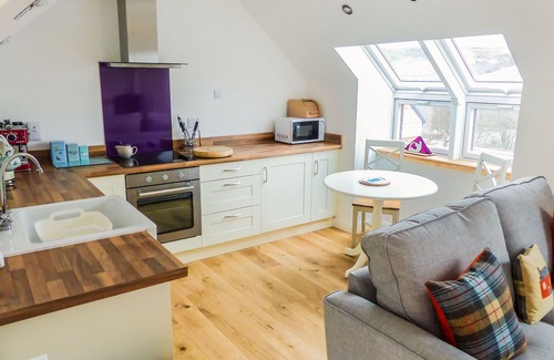 Lewiston Cottage | Luxury Croft over looking Loch Ness & Urquhart Bay. Loch Views.