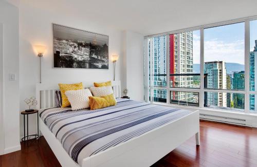 Coal Harbour Apartment | Luxury Designer Apartment In The Heart Of Downtown