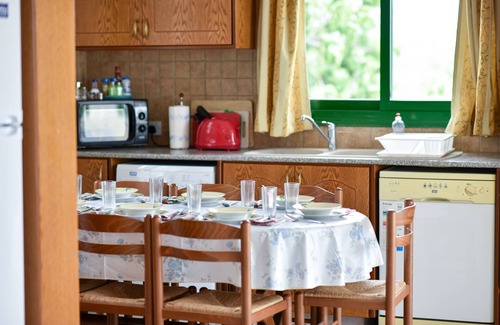 Kathikas Villa | Luxury detached Villa with Private swimming Pool/Free WiFi/Welcome Hamper