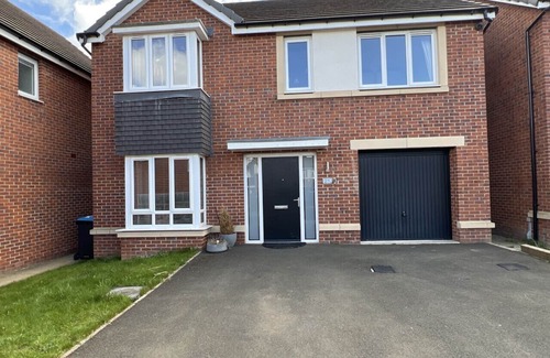 Durham House | Luxury Durham Home in DH1, Free Parking, No Fees