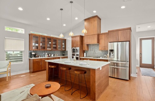 Govalle House | Luxury East Austin near Downtown w/Heated POOL