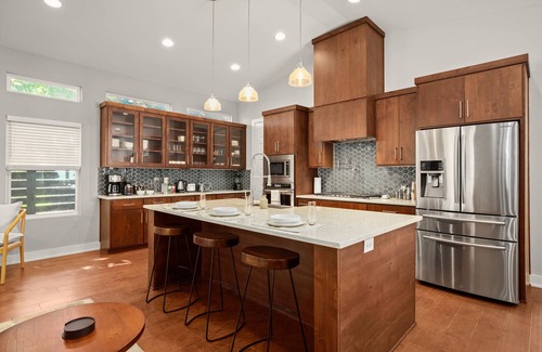 Govalle House | Luxury East Austin near Downtown w/Heated POOL