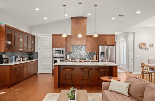 Govalle House | Luxury East Austin near Downtown w/Heated POOL