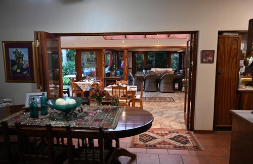Middelburg House | LUXURY EN-SUITE ROOM WITH LOUNGE @ 4 STAR GUEST HOUSE