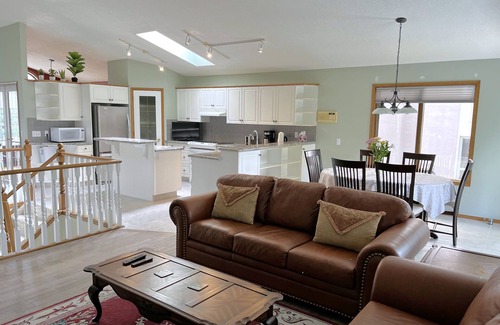 Arbour Lake House | Luxury Estate Bungalow in NW Calgary