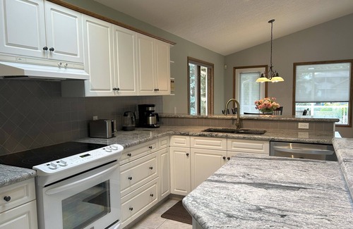 Arbour Lake House | Luxury Estate Bungalow in NW Calgary