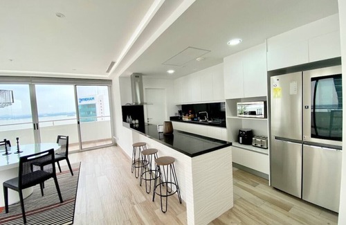 Las Penas Apartment | Luxury Exclusive Loft @ Santana Lofts
