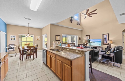 Highgate Park House | Luxury executive villa near Disney World in a gated community, WELCOME HOME