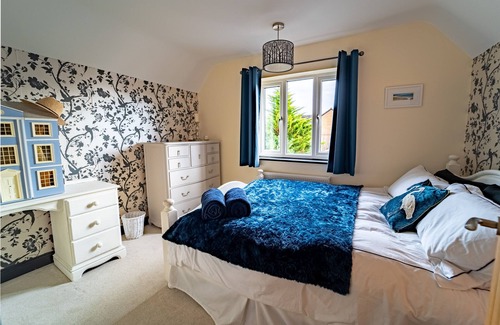 Brackley House | Luxury family home nr Silverstone/Oxford. Sleeps 6
