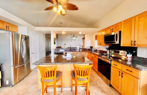 Kahaluu Bay House | Luxury fantastic ocean view huge private pool/spa, central AC, walk to the beach