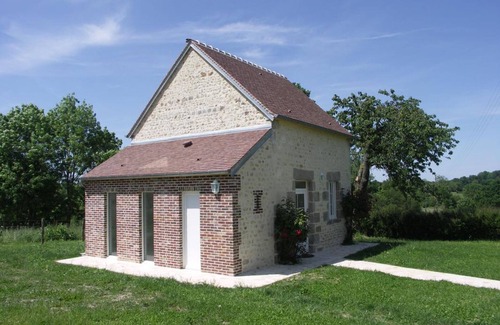 Coulonges-sur-Sarthe Cottage | Luxury Farmhouse with EV Charging, Near Paris, 6 Bedrooms, Sleeps 13