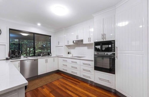 Maleny House | Luxury Farm Escape in Maleny - 2 minutes to Maleny Town