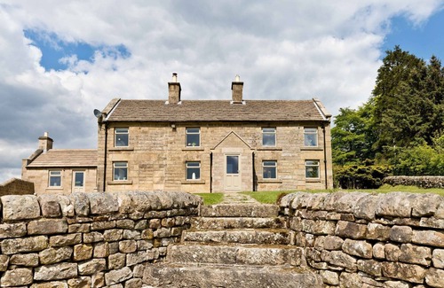 Beeley House | Luxury farmhouse, sleeping up to 18 guests in 8 bedrooms, with superb games room