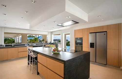 Nettle Bay Villa | Luxury Five bedroom estate with heated pool and gym