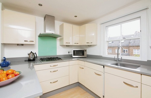 Fortune Green Apartment | Luxury flat with stunning roof terrace, Camden, London
