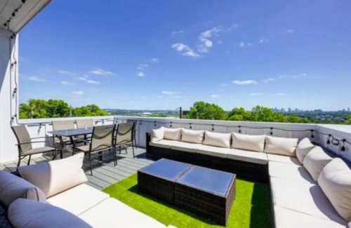 Nashville House | Luxury four-story Home with Rooftop views, 10min to Downtown! Sleeps 12!
