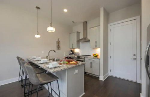 Nashville House | Luxury four-story Home with Rooftop views, 10min to Downtown! Sleeps 12!