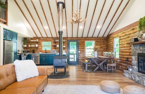 Richmondville House | Luxury Getaway Cabin Hot Tub + Sauna and More!